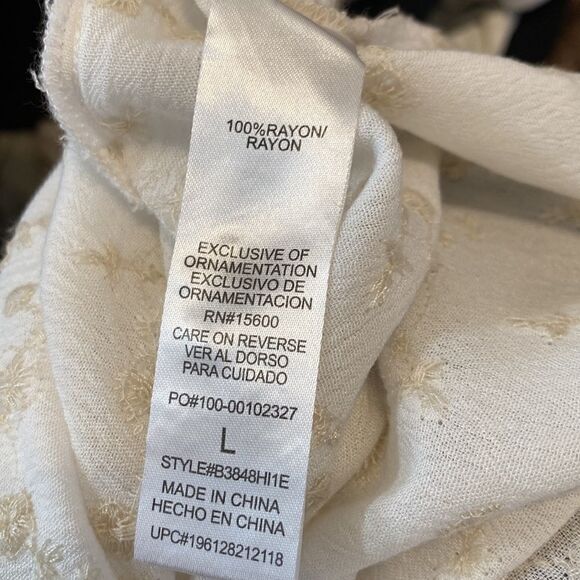 Democracy Top with Tan Embroidered Design V-neckline Flutter Sleeves Size large - Picture 7 of 7